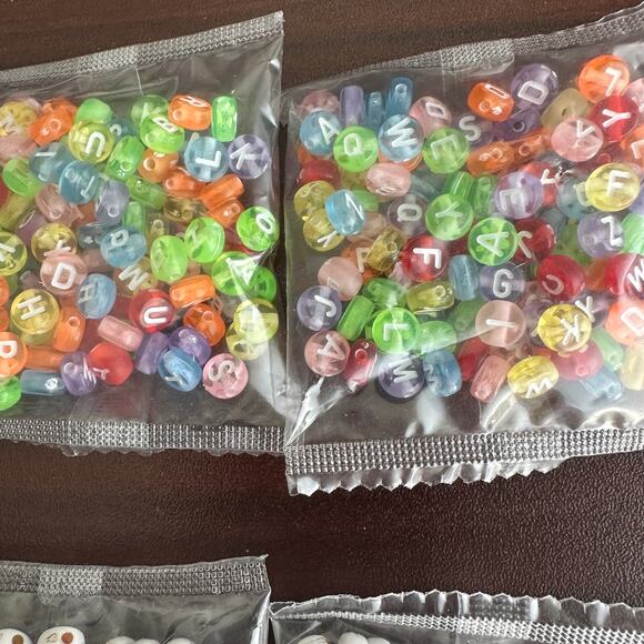 800 Beads! Assorted Colors Acrylic Letter Alphabet, Clear, White, Round, 6-7mm - Picture 3 of 5